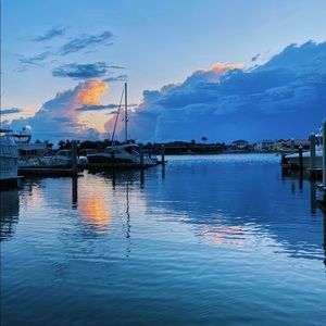 Meet your Posher, Hallie